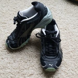 Black Puma womens tennis shoes